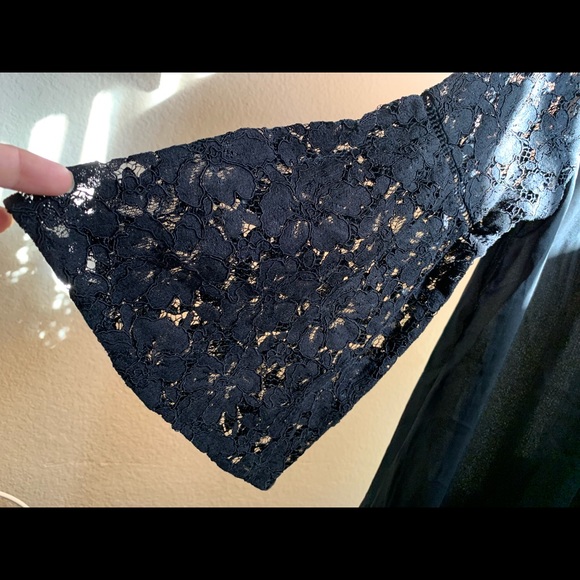 Halogen lace blouse. Size medium. Perfect cond. - Picture 3 of 3